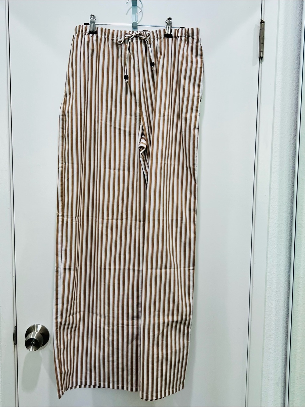 Christian Lacroix wide leg pants.
Size S will fit M. - Picture 2 of 8